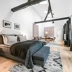 Mitte Loft Group & Family Friendly, 150m2, 2brs, 2bathrooms, Living & Dinning , 4 - 8 Guests Apartmán *