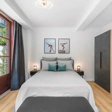 Apartmán Mitte Loft Group & Family Friendly, 150m2, 2brs, 2bathrooms, Living & Dinning , 4 - 8 Guests Berlín