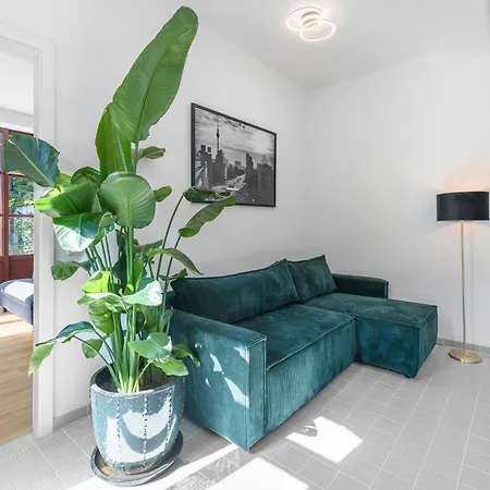 Mitte Loft Group & Family Friendly, 150m2, 2brs, 2bathrooms, Living & Dinning , 4 - 8 Guests Apartmán