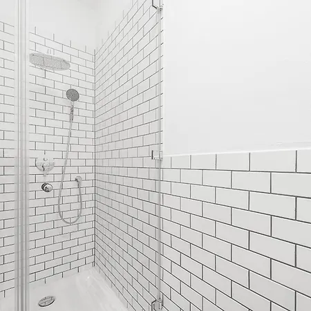 Mitte Loft Group & Family Friendly, 150m2, 2brs, 2bathrooms, Living & Dinning , 4 - 8 Guests Lejlighed *