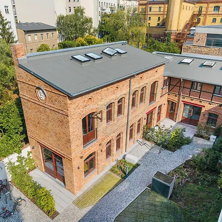 Mitte Loft Group & Family Friendly, 150m2, 2brs, 2bathrooms, Living & Dinning , 4 - 8 Guests Apartmán