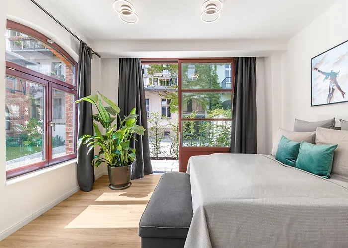 Mitte Loft Group & Family Friendly, 150m2, 2brs, 2bathrooms, Living & Dinning , 4 - 8 Guests * ברלין