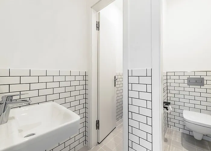 Mitte Loft Group & Family Friendly, 150m2, 2brs, 2bathrooms, Living & Dinning , 4 - 8 Guests ברלין