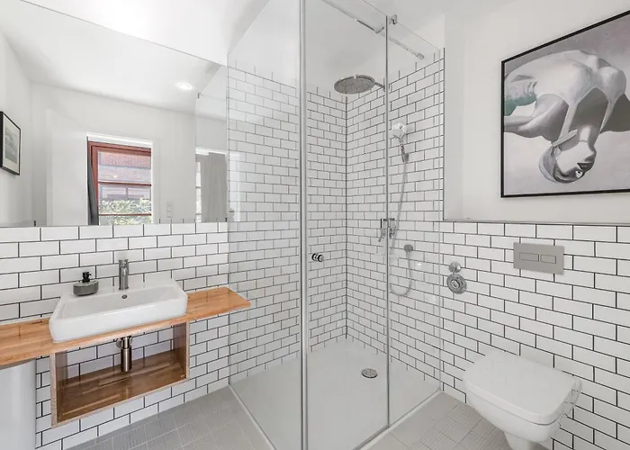 Mitte Loft Group & Family Friendly, 150m2, 2brs, 2bathrooms, Living & Dinning , 4 - 8 Guests * ברלין