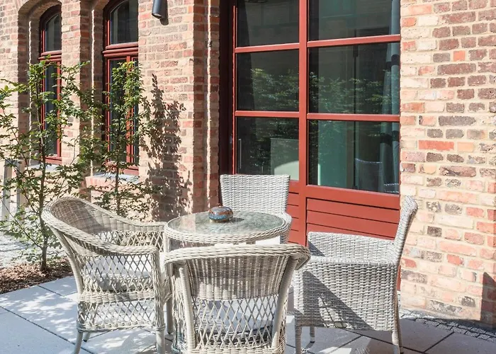 Mitte Loft Group & Family Friendly, 150m2, 2brs, 2bathrooms, Living & Dinning , 4 - 8 Guests