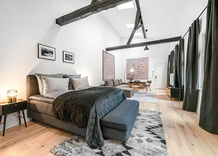 Mitte Loft Group & Family Friendly, 150m2, 2brs, 2bathrooms, Living & Dinning , 4 - 8 Guests Apartmán *