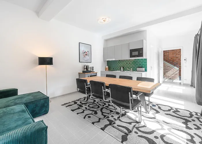 Mitte Loft Group & Family Friendly, 150m2, 2brs, 2bathrooms, Living & Dinning , 4 - 8 Guests ברלין