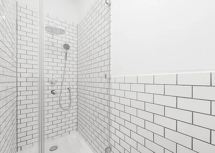 Mitte Loft Group & Family Friendly, 150m2, 2brs, 2bathrooms, Living & Dinning , 4 - 8 Guests דירה *