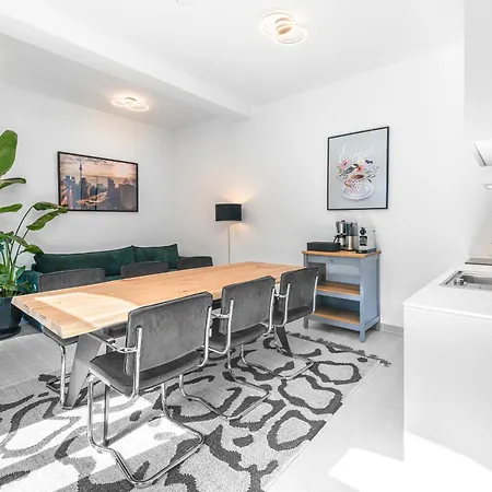 Апартаменты Mitte Loft Group & Family Friendly, 150m2, 2brs, 2bathrooms, Living & Dinning , 4 - 8 Guests Берлин