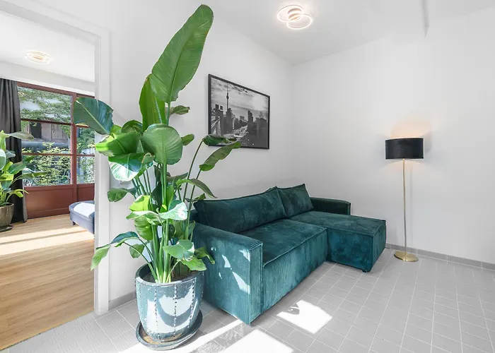 Mitte Loft Group & Family Friendly, 150m2, 2brs, 2bathrooms, Living & Dinning , 4 - 8 Guests Daire