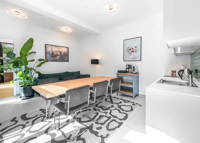 Daire Mitte Loft Group & Family Friendly, 150m2, 2brs, 2bathrooms, Living & Dinning , 4 - 8 Guests Berlin