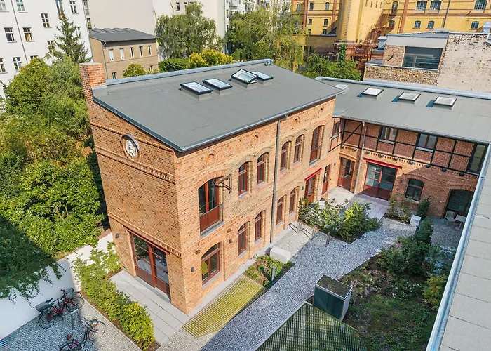 Mitte Loft Group & Family Friendly, 150m2, 2brs, 2bathrooms, Living & Dinning , 4 - 8 Guests Daire