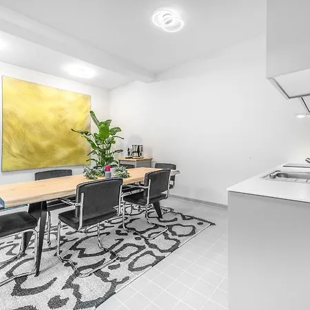 Appartement Mitte Loft Group & Family Friendly, 150m2, 2brs, 2bathrooms, Living & Dinning Up To 8 Sleeps