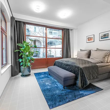 Mitte Loft Group & Family Friendly, 150m2, 2brs, 2bathrooms, Living & Dinning Up To 8 Sleeps Appartement *