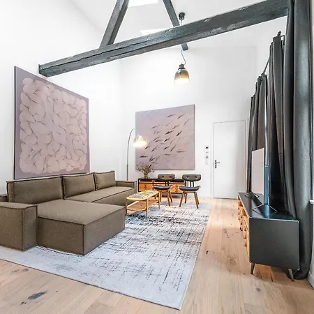 Mitte Loft Group & Family Friendly, 150m2, 2brs, 2bathrooms, Living & Dinning Up To 8 Sleeps