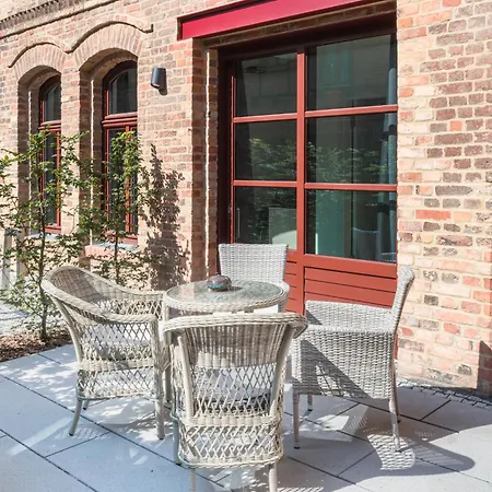 Mitte Loft Group & Family Friendly, 150m2, 2brs, 2bathrooms, Living & Dinning , 4 - 8 Guests