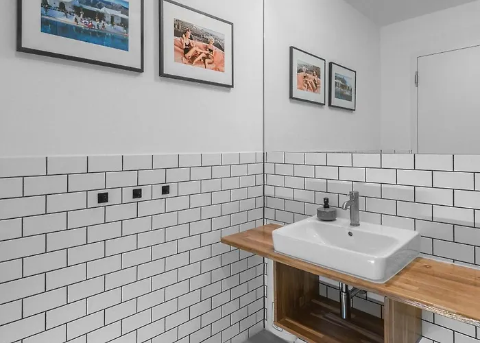 Mitte Loft Group & Family Friendly, 150m2, 2brs, 2bathrooms, Living & Dinning , 4 - 8 Guests * Berlin